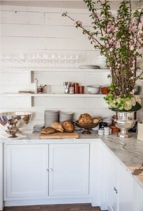 tablier en bois dans la cuisine