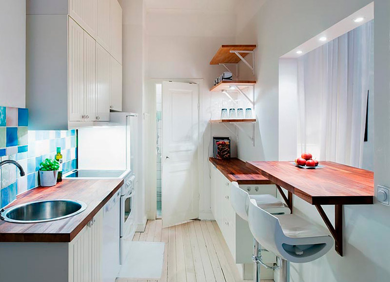 Bar counter in the kitchen combined with the hallway