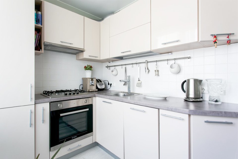 Worktop from laminated chipboard under the stone