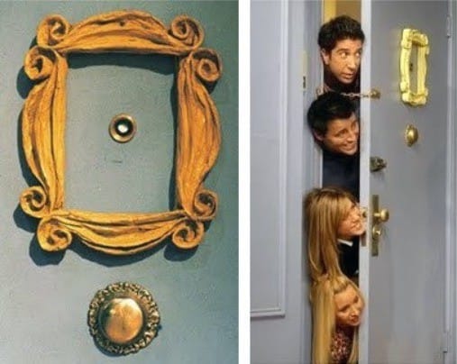 Cadre jaune sur la porte d'entrée de la série télévisée Friends