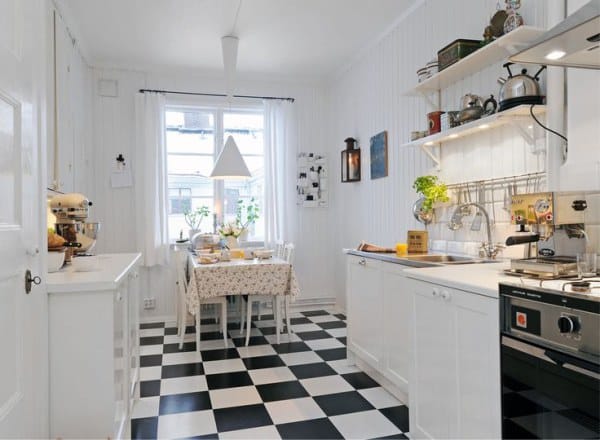 Carrelage à l'intérieur de la cuisine scandinave