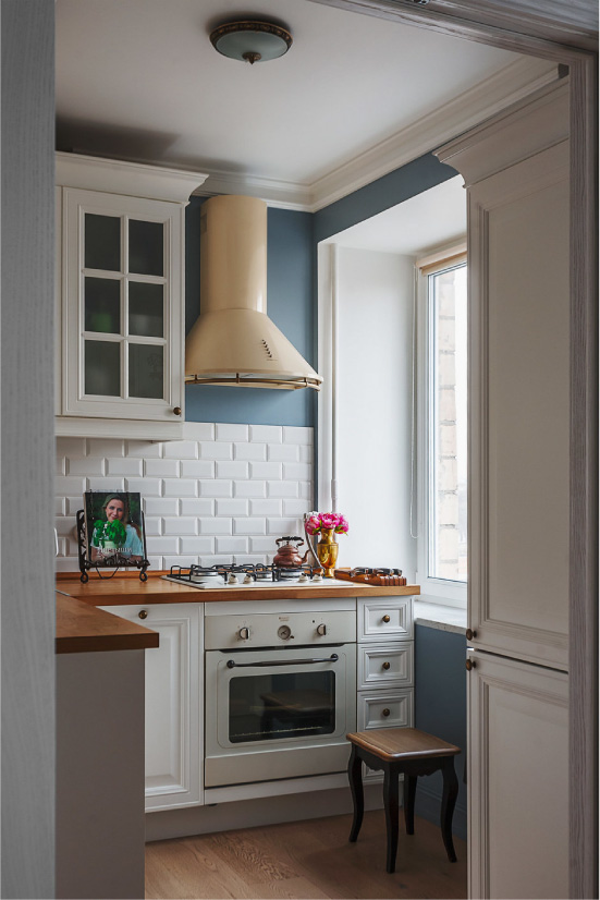 White ceramic hob in the interior