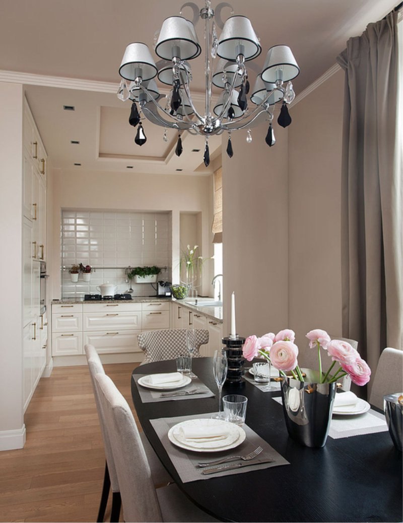 Two-level ceiling in the kitchen-dining room