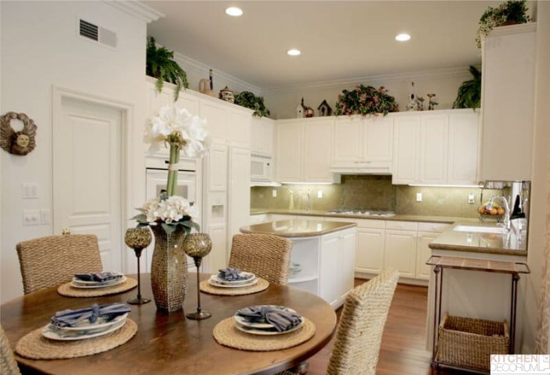 Plasterboard one-level ceiling in the kitchen