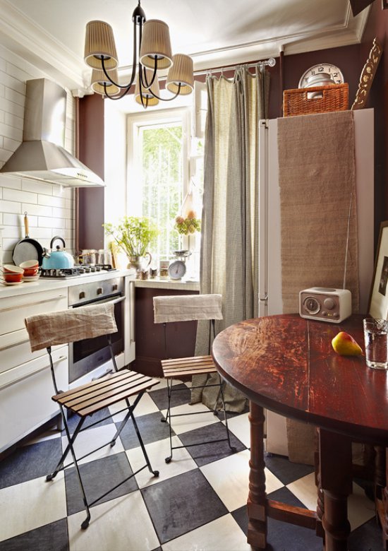 Brown wall in the interior of the kitchen