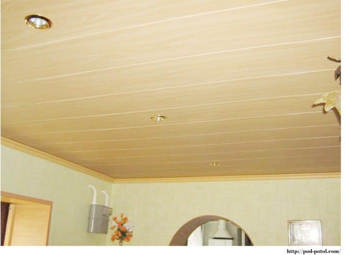 Plastic ceiling panels in the kitchen - wood imitation