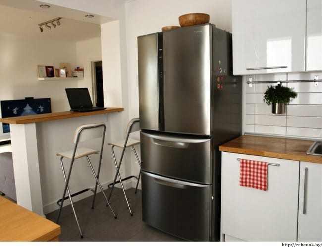 Repair a small kitchen with a partition