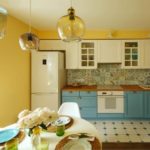 Couleur jaune à l'intérieur de la cuisine