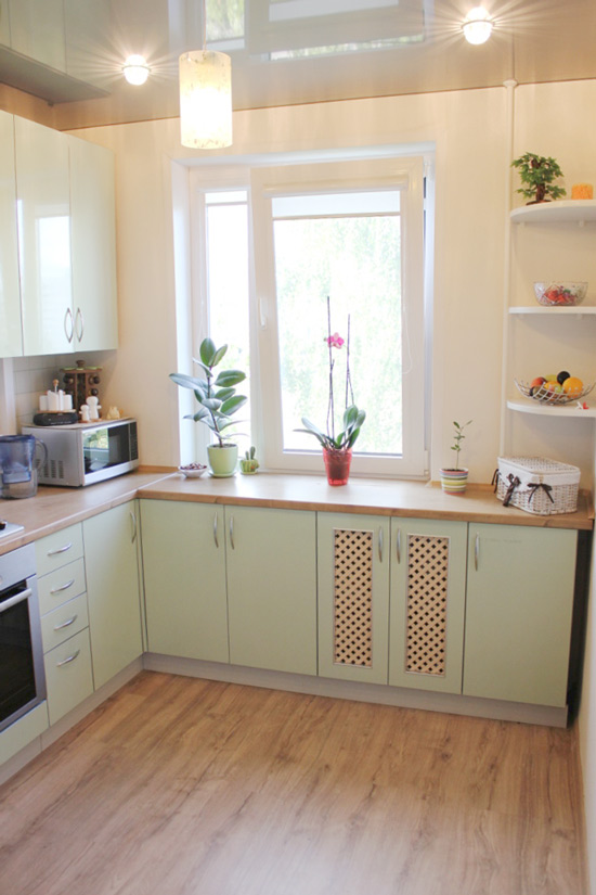 Facades of cabinets with ventilation grilles