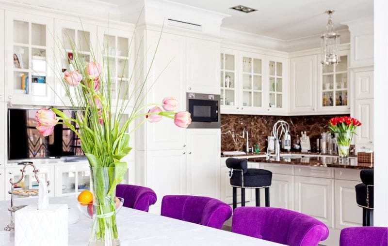 Art Deco in the interior of the kitchen-dining room