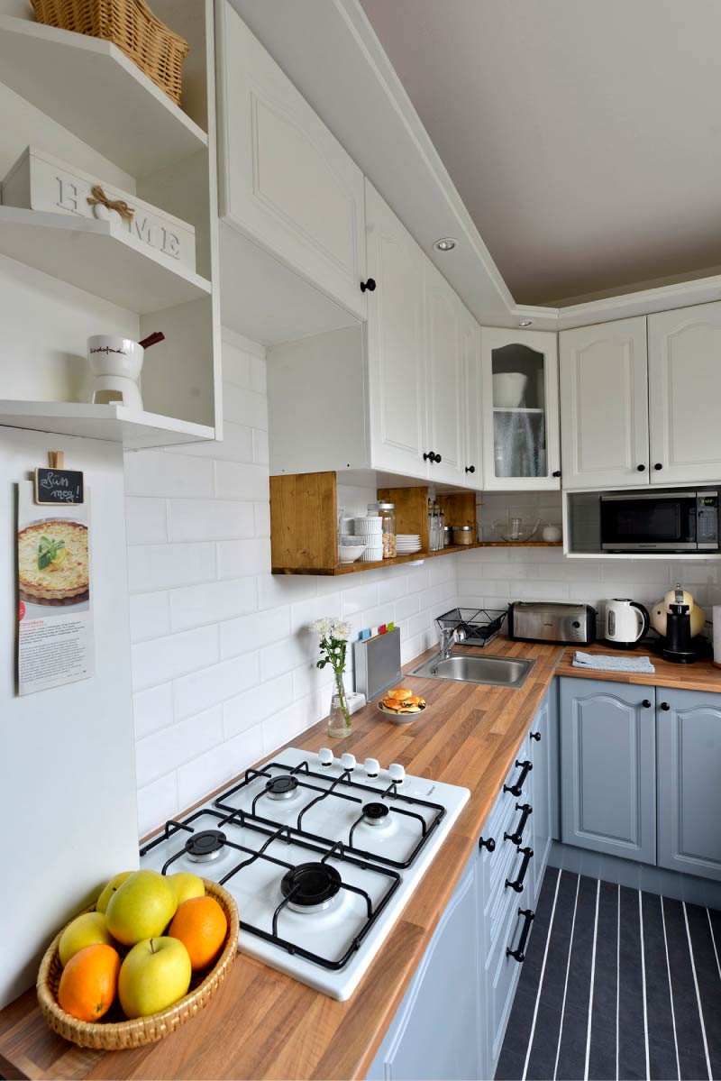 White-gray kitchen