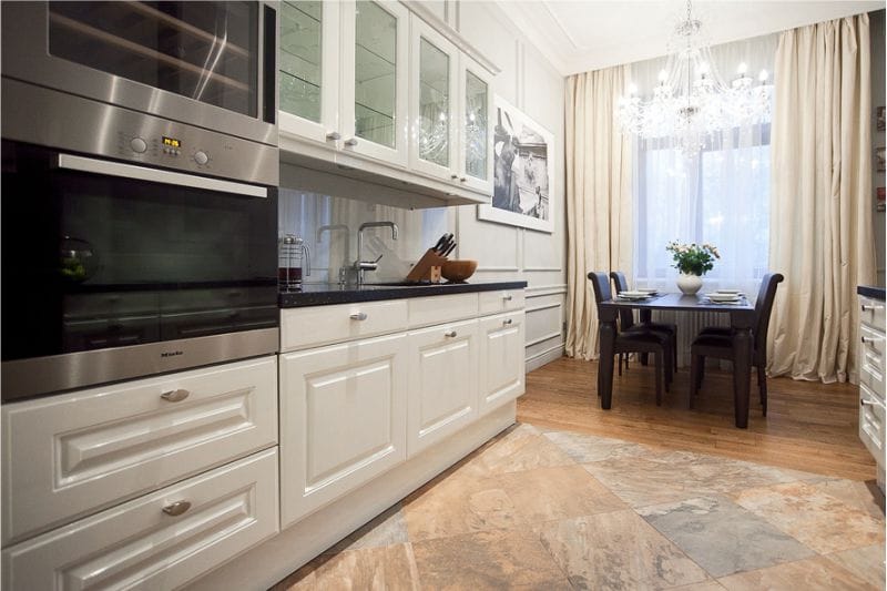 Porcelain stoneware in the interior of a classic kitchen