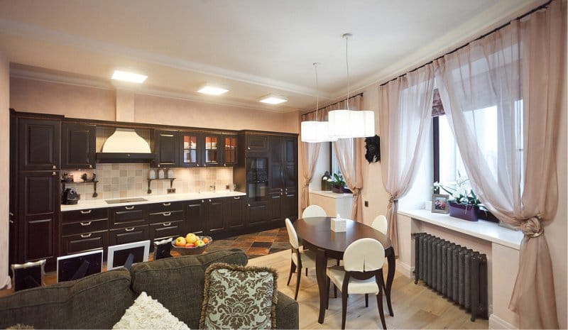 Porcelain stoneware tiles in the interior of a classic kitchen