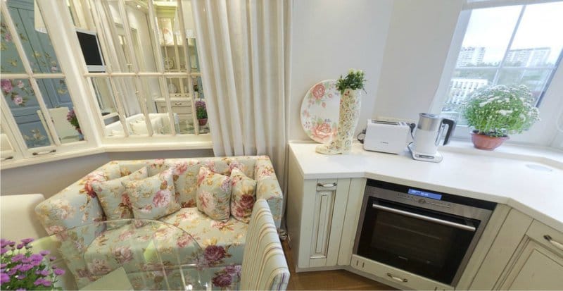 Kitchen with a working area in the bay window