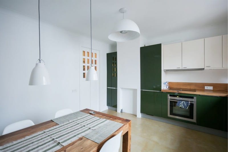 The ceiling in the kitchen in the style of minimalism