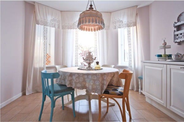 Round table in the interior of the kitchen-dining room