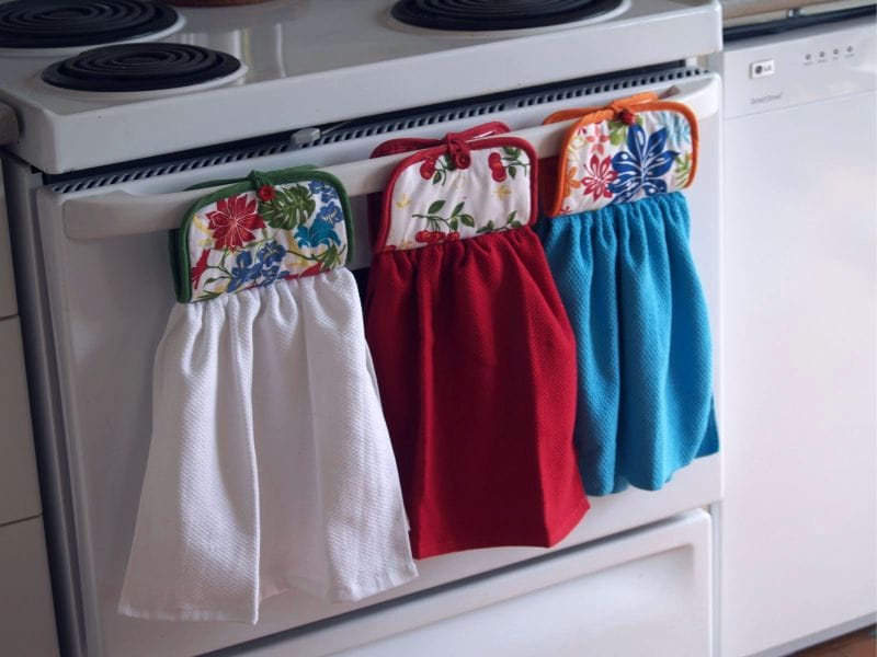 Kitchen towels with holders