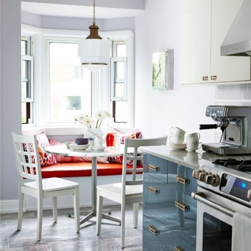 Kitchen corner in the bay window