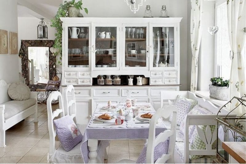 Bench in the interior of the dining room