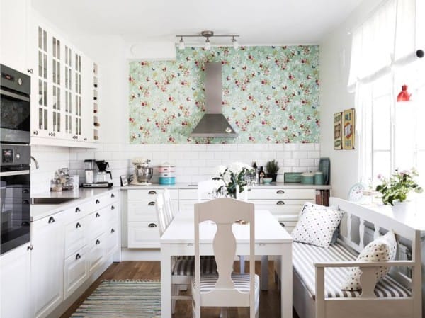 Convenient table layout in the kitchen