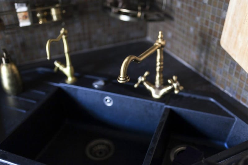 Trapezoid corner sink