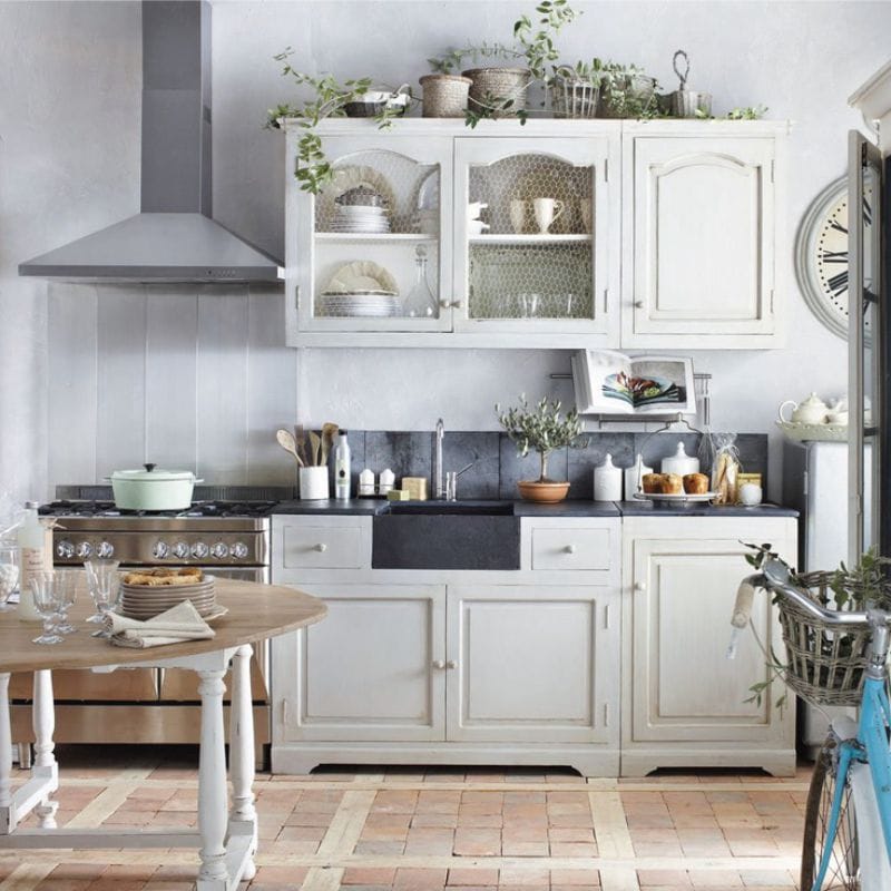 Decorative plaster for concrete in the interior of the kitchen