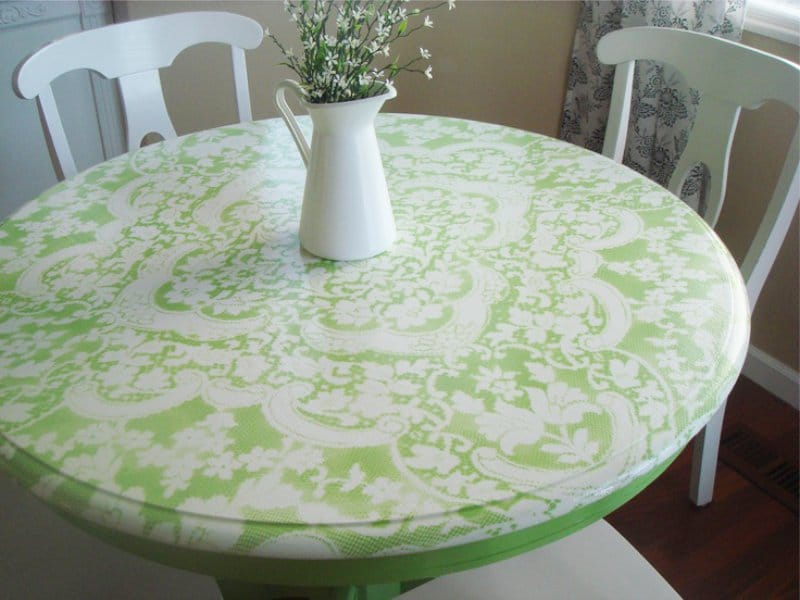 Colorer la table en tulle