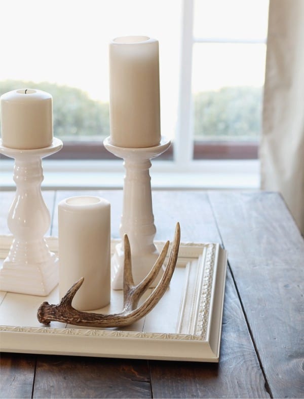 Photo frame tray for dressing table