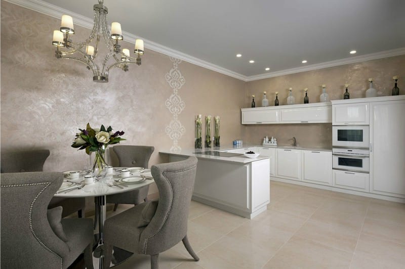 Venetian plaster and sgraffito in the interior of the kitchen