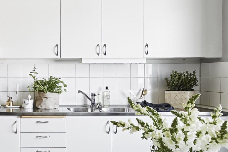 Mortise sink in the interior of the kitchen