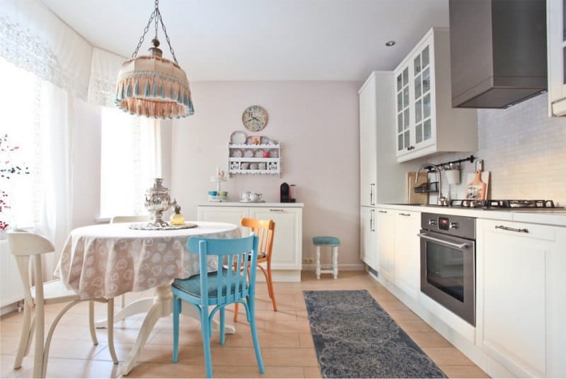 White mosaic in the interior of the kitchen