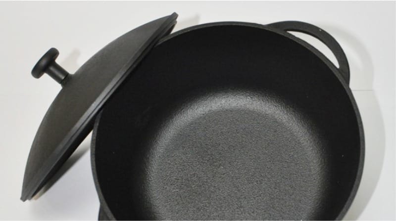 Cast iron pan