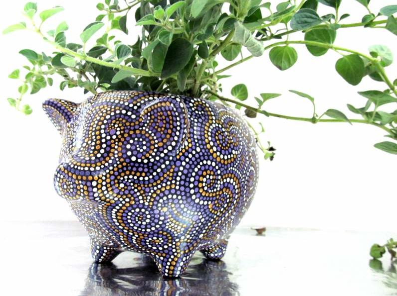 Spot painting ideas for a ceramic vase