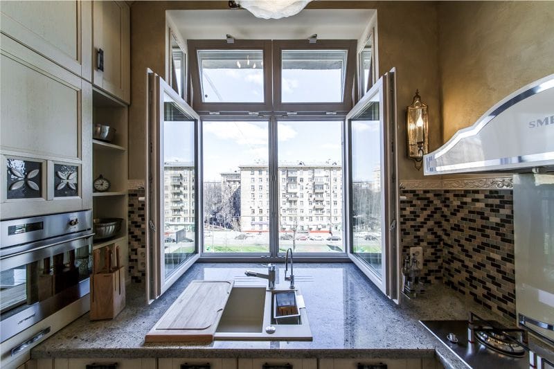 Mosaic of stone and glass in the interior of the kitchen