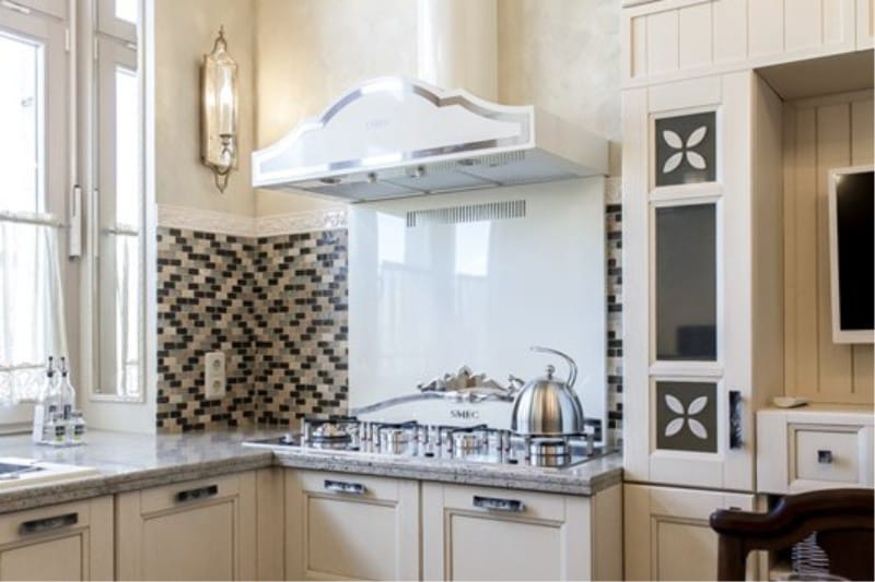 Mosaic of stone and glass in the interior of the kitchen