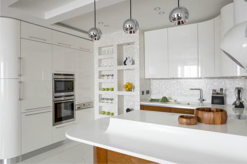 Pearl apron and walls in the interior of the kitchen