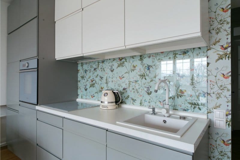 Transparent glass apron in the interior of the kitchen