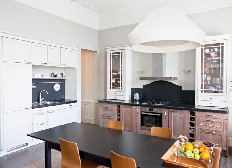 Gray walls in the kitchen