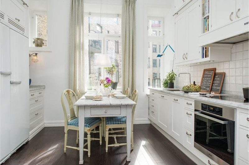 Green and blue in the interior of the kitchen