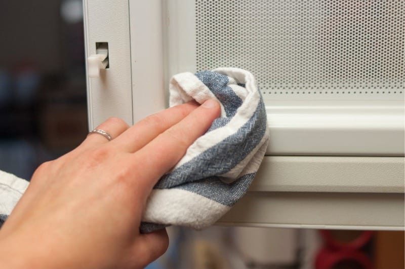 Microwave cleaning