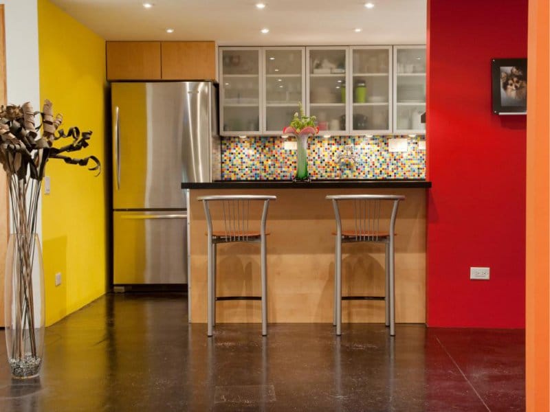 Red and yellow walls in the kitchen