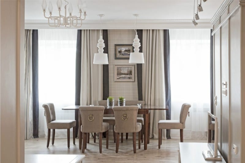 Kitchen-dining room in beige and brown tones