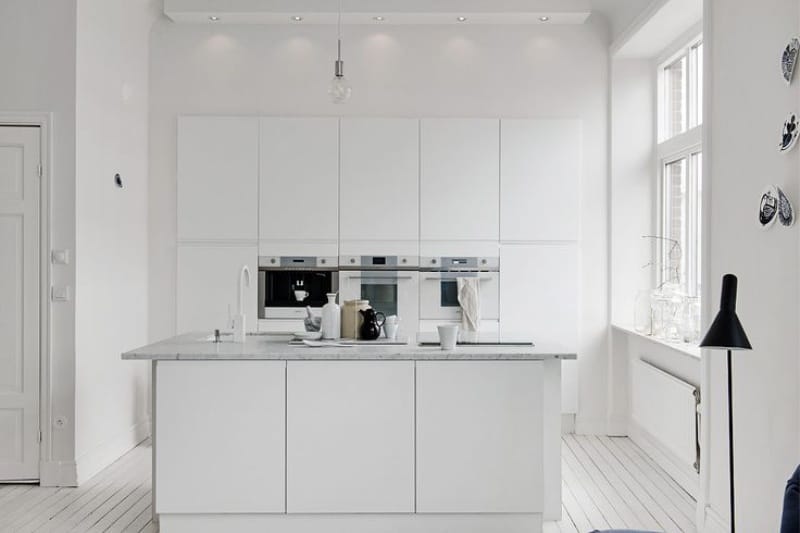 Island kitchen with column cabinets