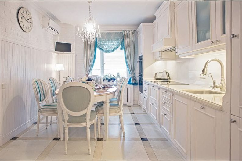 Blinds in combination with curtains in the kitchen interior