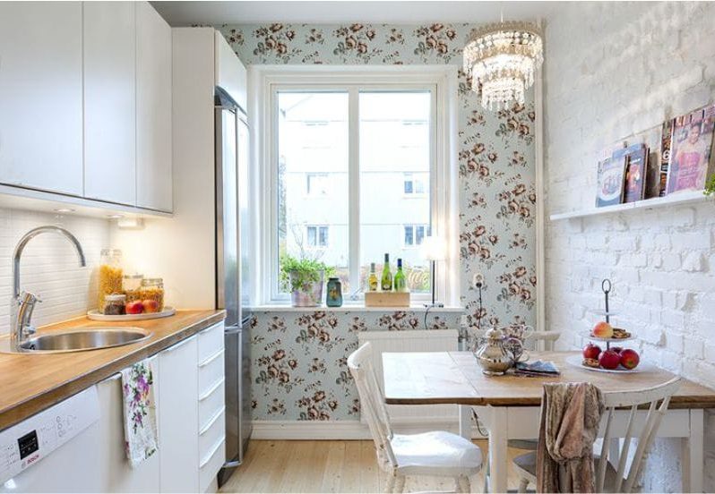 Blue wallpaper in the interior of the kitchen