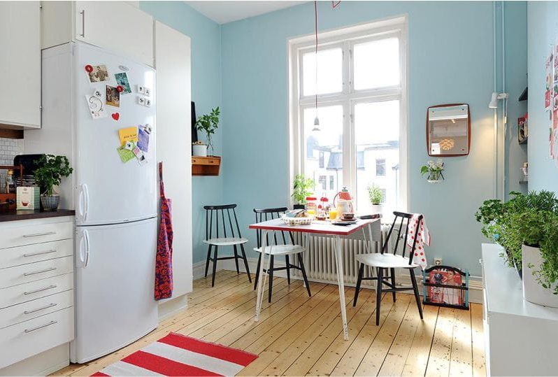 Red and blue color in the interior of the kitchen