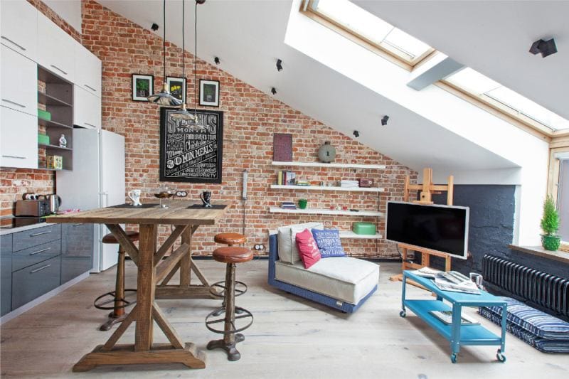 Cuisine de style loft dans le grenier