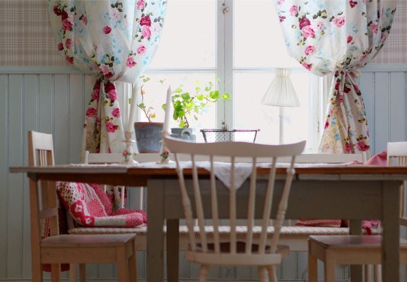 Pink and Blue color in the interior of the kitchen