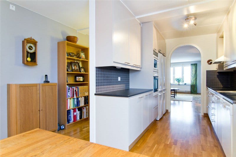 Romanesque arch in the interior of the kitchen