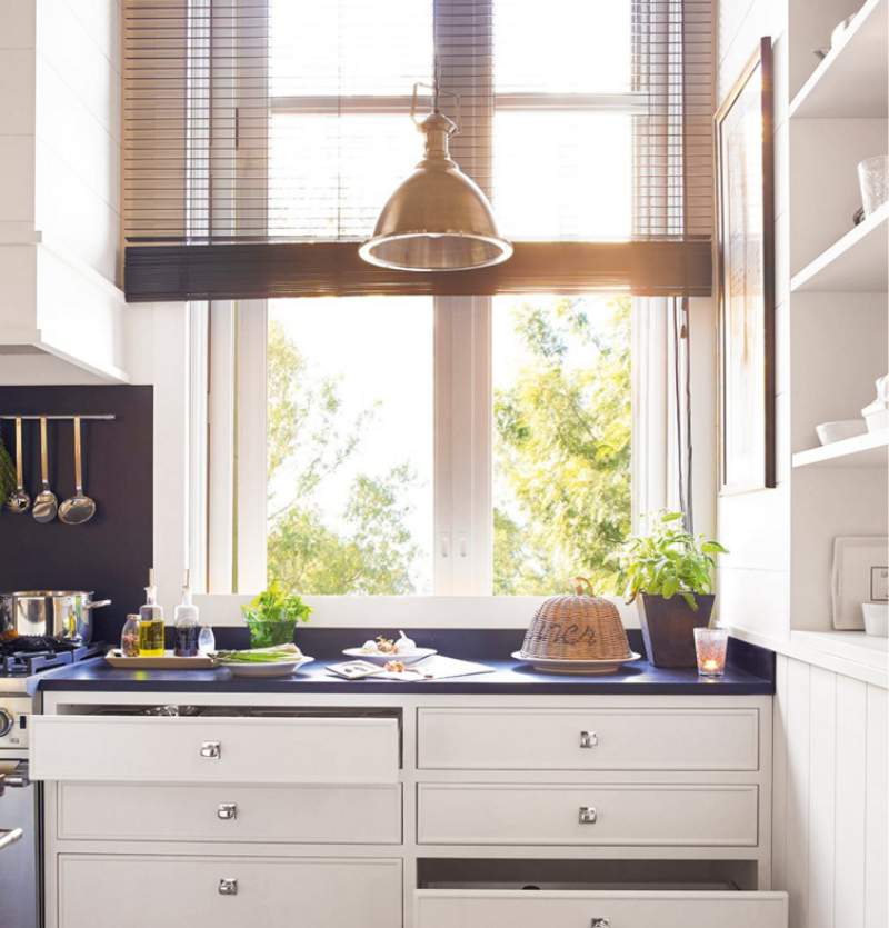 curtains in the interior of the kitchen in the marine style